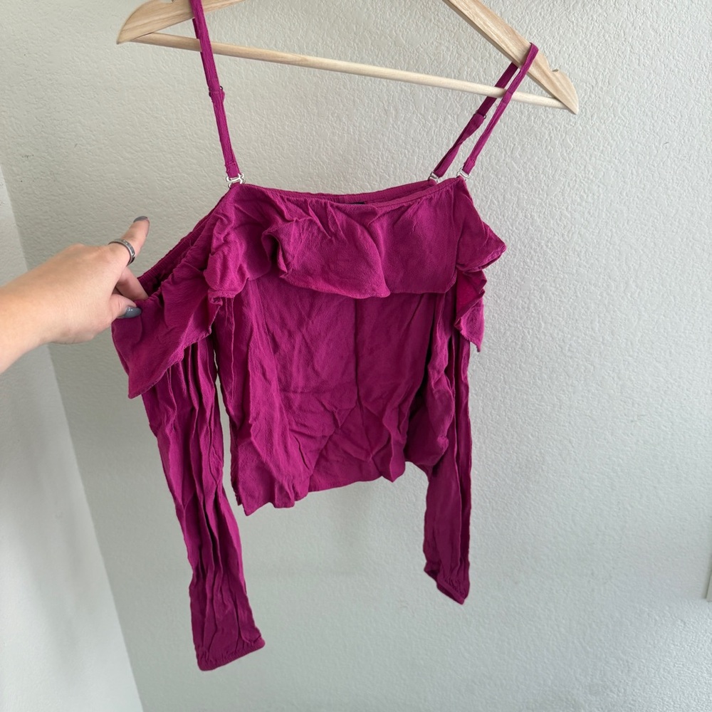 Bebe Y2K cold shoulder pink ruffle top with adjustable straps and long sleeves